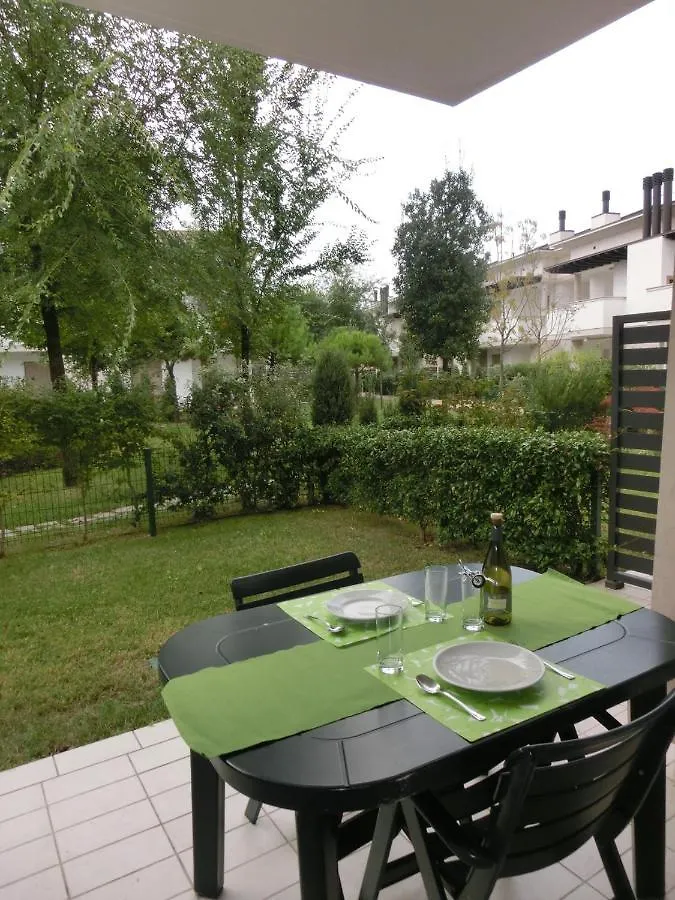 Апартаменты Gracious Flat With Swimming Pool And Solarium Бибионе